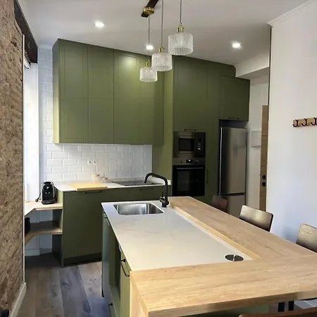 Apartamento Moderno con Balcón en el Corazón de Valencia *