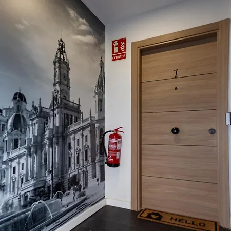 Moderno con Balcón en el Corazón de Valencia Apartamento *