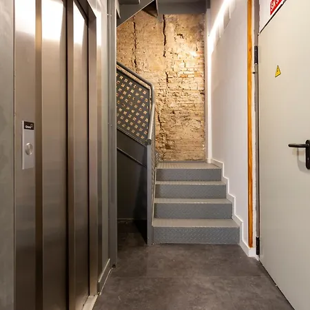 Apartamento Moderno con Balcón en el Corazón de Valencia *