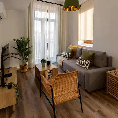 Moderno Con Balcon En El Corazon De Appartamento Valenza