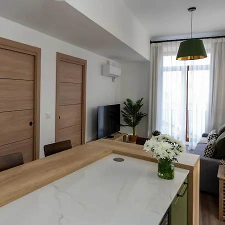 Apartamento Moderno con Balcón en el Corazón de Valencia *